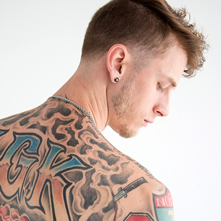 Machine Gun Kelly выпустил клип против расизма